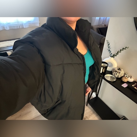 Black Oversized Puffer Jacket - Picture 4 of 4